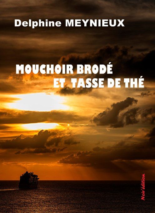 MOUCHOIR BRODÉ ET TASSE DE THÉ